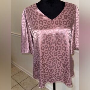 Savanna Jane Blush Satin Leopard Print Top – Size Small